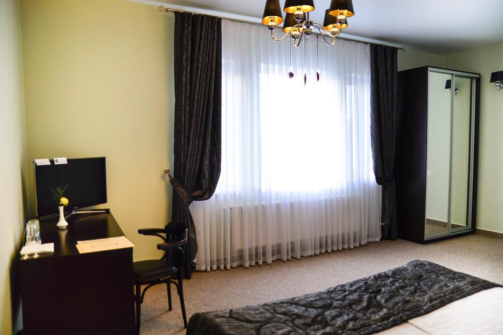 Churchill-Inn Vinnytsia Room photo